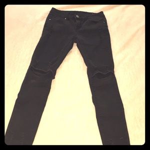 I am selling a used ripped jean it was barely use.